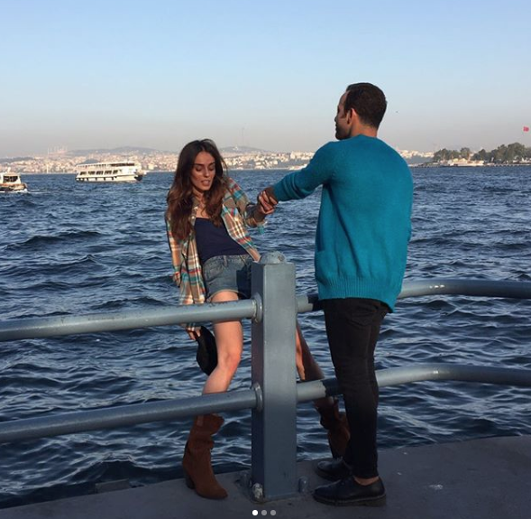 Yılın aşk bombası Bestemsu Özdemir ile Çağatay Ulusoy fena yakalandı - Resim: 2