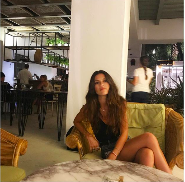 Arka Sokaklar'daki Zeliş dekolteli poz verdi instagram yıkıldı! - Resim: 1