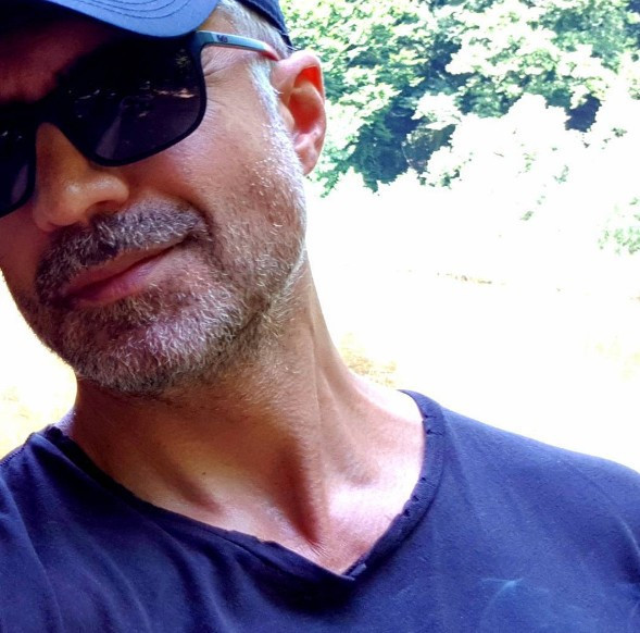 Özcan Deniz yeni sevgilisiyle fena yakalandı!  - Resim: 2