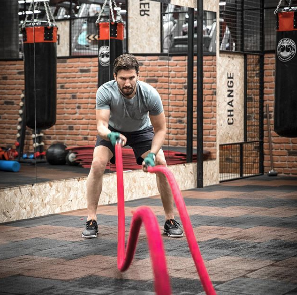 Survivor Adem Kılıççı polisin kafasında cam şişe kırdı başı belaya girdi - Resim: 2