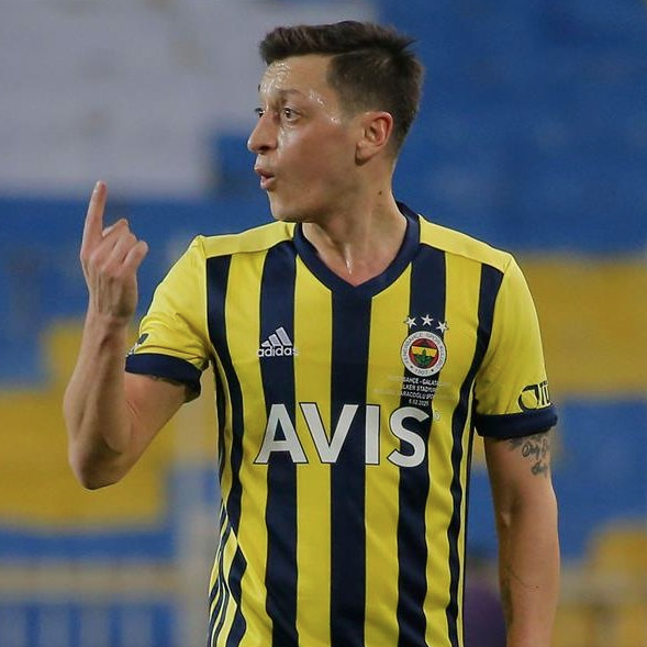 Mesut Özil, Mert Hakan Yandaş'ı solladı Fenerliler çileden çıktı - Resim: 1