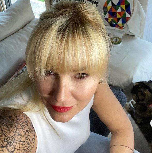 Bu resim olmamış biraz edep! Pınar Altuğ öpüşme pozuyla olay oldu - Resim: 1