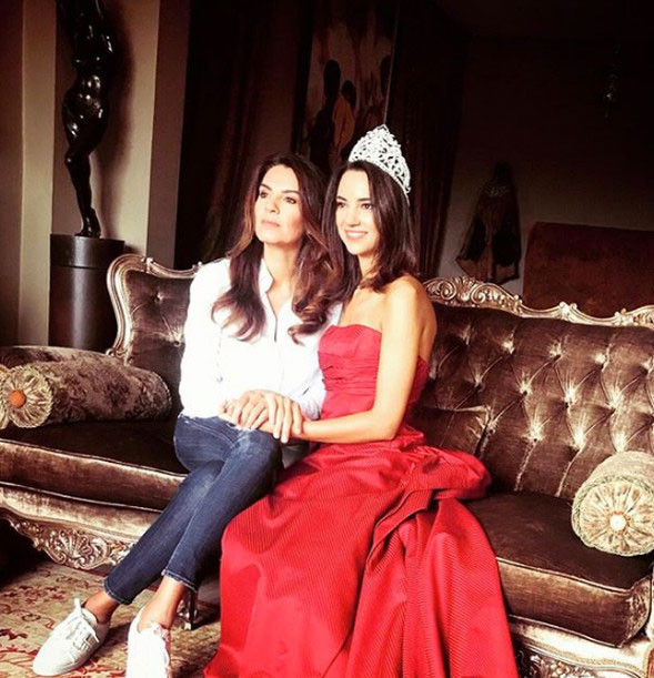 Miss Turkey ikincisi Tara De Vries bakın hangi ünlü güzelin kızı çıktı? - Resim: 4