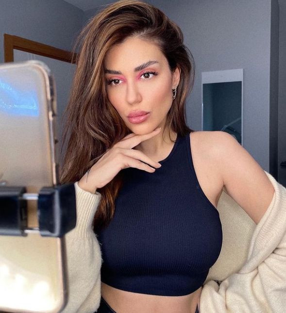 Şarkıcı Banu Parlak, tuvaletini yaparken video paylaştı, rezil oldu! Şok eden görüntüler kısa süre içinde yayıldı - Resim: 4