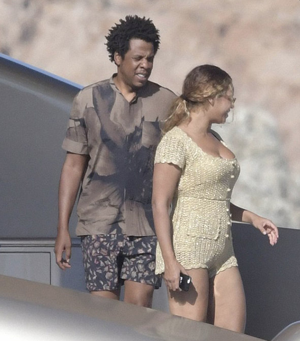 Aşk tazelediler! Jay-Z Beyonce'i öpücüklere boğdu - Resim: 2