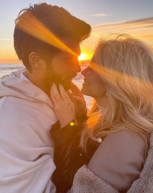 Can Yaman kız arkadaşı Diletta Leotta'nın annesiyle tanıştı - Resim: 2