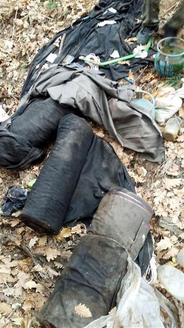 Yerin  kat kat altında 5 odalı PKK mağarası! İçinden çıkana bakın - Resim: 3