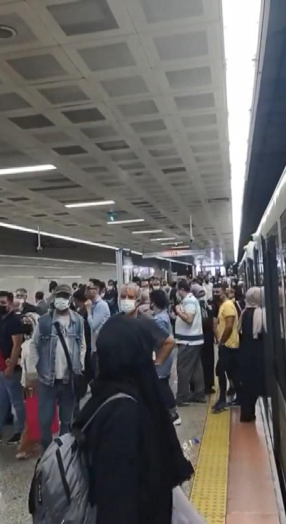 Topkapı-Mescidi Selam Tramvay Hattı arızalandı! Yolcular raylarda yürüdü - Resim: 0