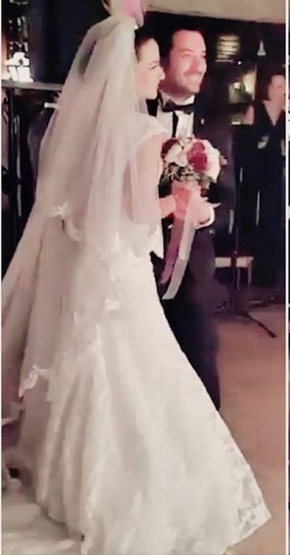 Ezgi Sertel evlendi eşi de tanıdık çıktı! - Resim: 3