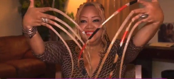 23 yıldır tırnakları kesmiyor şu kadına bakın - Resim: 1