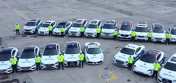 Çökertilen çetelerin lüks araçları polis arabası oldu! Bakan Yerlikaya paylaştı - Resim: 2