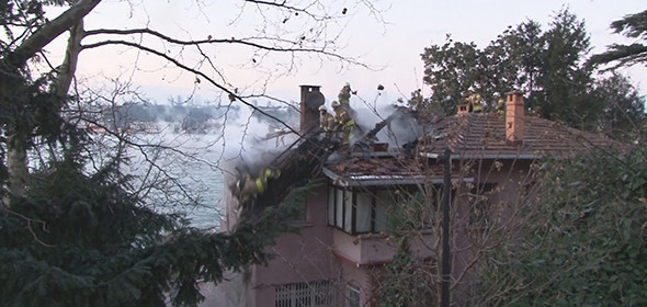 Çatıdan düşen itfaiye erinin çatıdan düşüşü böyle görüntülendi! - Resim: 3