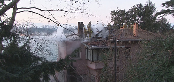 Çatıdan düşen itfaiye erinin çatıdan düşüşü böyle görüntülendi! - Resim: 4