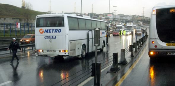 Metrobüs yolunda feci kaza - Resim: 2