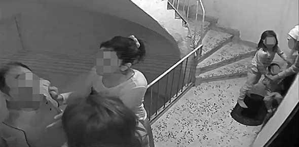 Apartmanda polis dehşeti: Hamile kadın ve eşine saldırdı! - Resim: 2