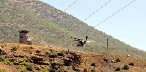 Askeri konvoya bombalı saldırı!  - Resim: 1