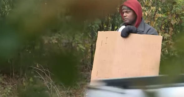 Yol kenarında evsiz bir adam gördüler ama gördükleri başlarını belaya soktu - Resim: 2