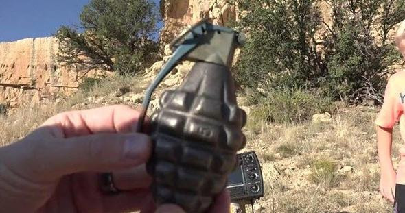 El bombasının içinde ne var? Ortadan ikiye ayırdılar bakın ne  çıktı - Resim: 1