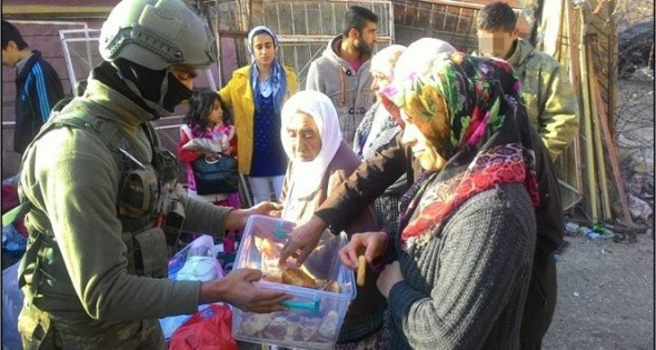 Mehmetçik'ten örnek davranış! Sur operasyonundan kareler... - Resim: 3