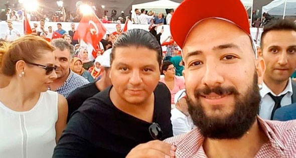 Demokrasi nöbetini fırsata çeviren adam - Resim: 4