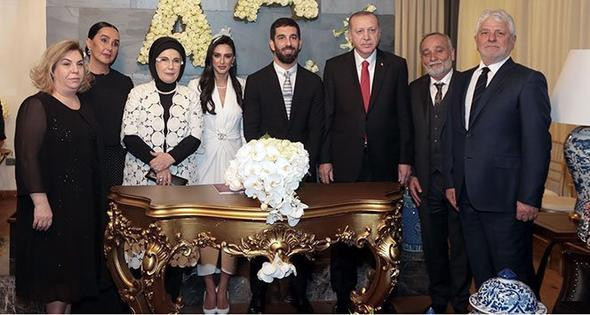 Arda Turan-Aslıhan Doğan nikahında neden müzik çalınmadı ? - Resim: 2