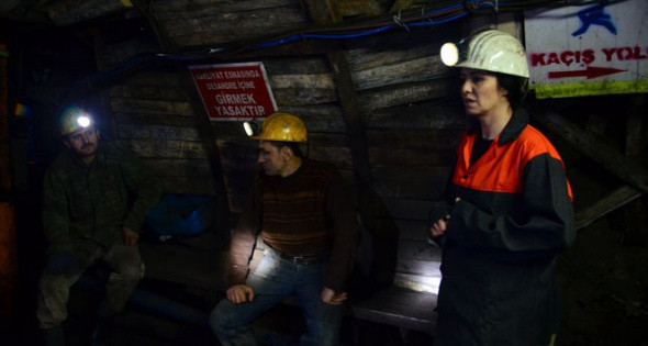 Dünya Kadınlar Günü'nü maden ocağında kutladı - Resim: 2