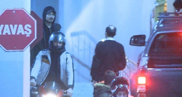 Çağatay Ulusoy hayranlarına kötü haber hastaneye kaldırıldı - Resim: 4