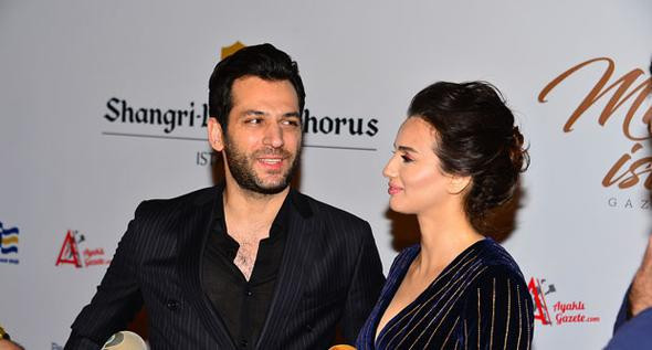 Göğüs dekoltesi derin yırtmacıyla gözleri şaşı etti - Resim: 4