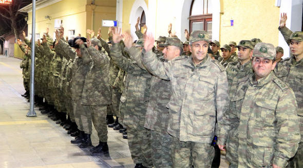 Suriye sınırına askeri sevkiyat! Böyle uğurlandılar - Resim: 1