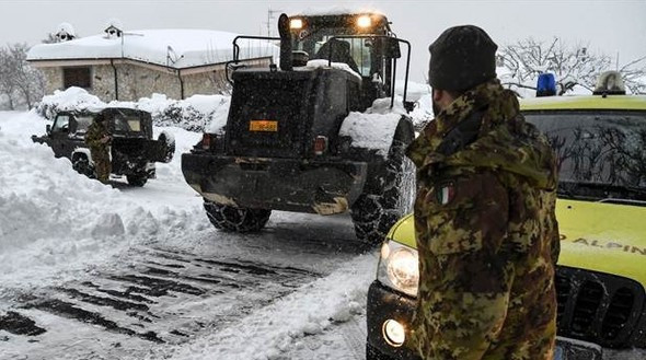 İtalya'da çığ felaketinden sonra gelen ilk görüntüler - Resim: 1