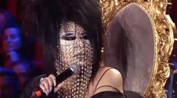 Bülent Ersoy'un peçesi olay olmuştu! Fiyatı dudak uçuklattı - Resim: 4