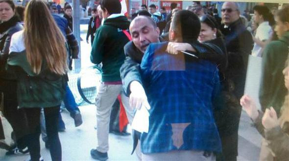 Gerginlik! Müdür kalabalığın arasından çıkıp bağırınca... - Resim: 4