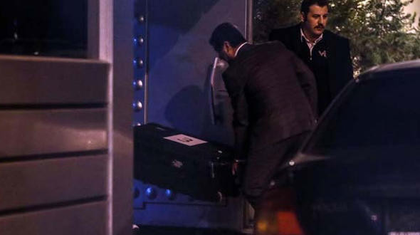 Suudi konsolosluğunda dikkat çeken anlar! 3 valiz... - Resim: 1