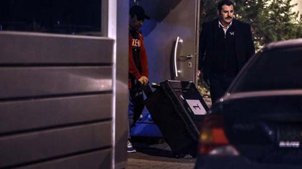 Suudi konsolosluğunda dikkat çeken anlar! 3 valiz... - Resim: 3