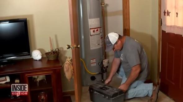 Yıllardır yataktan çıkamıyordu 2 tesisatçı eve geldi ve... - Resim: 4