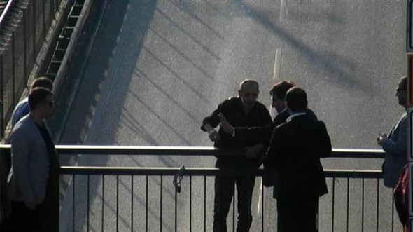 Tam köprüden atlarken... Vali son anda yetişti - Resim: 2