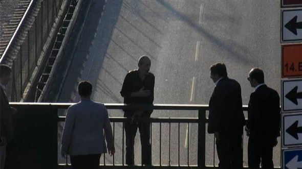 Tam köprüden atlarken... Vali son anda yetişti - Resim: 4