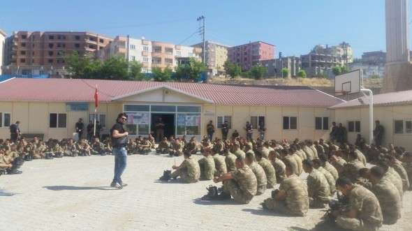 Şırnak'ta 309 darbeci asker böyle teslim oldu! - Resim: 1