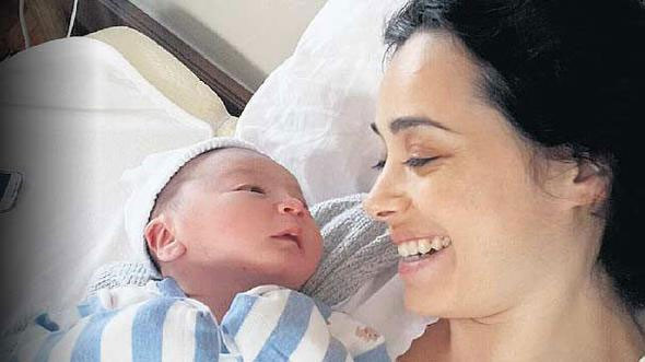 Özgü Namal'ın oğlu kocaman oldu! Şimdiki haline bakın - Resim: 2