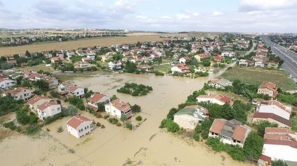 Silivri'de insanlar botlarla kurtarıldı - Resim: 2