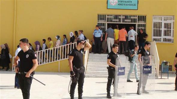 Ortalık birbirine girdi! Okulda Suriyeli kavgası - Resim: 1