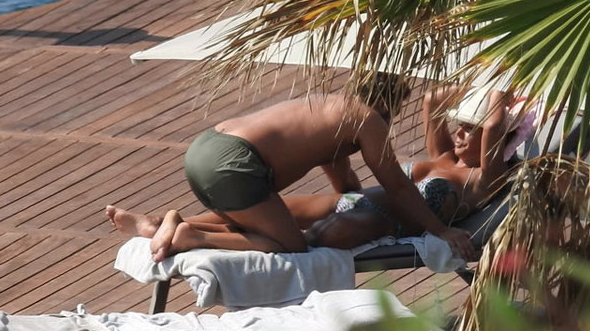 Bodrum'da aşka geldiler! Asena'yı öpücüklere boğdu - Resim: 4