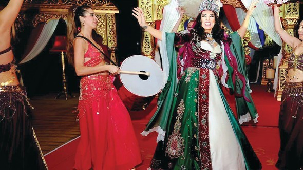 Işın Karaca'nın kına gecesi ünlü akımına uğradı - Resim: 3