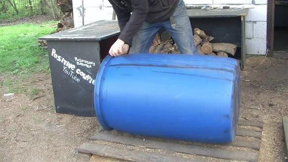 Basit bir bidondan öyle bir şey yaptı ki hayrete düşeceksiniz - Resim: 2