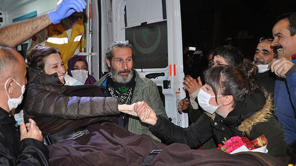 193 günlük hasret bitti! Nuriye Gülmen gözyaşlarıyla karşılandı - Resim: 1