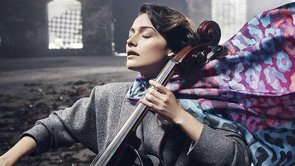 İstanbul metroda kadın müzisyene polislerden darp iddiası - Resim: 1