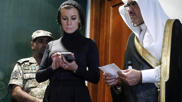 Rusya Dışişleri Bakanlığı Sözcüsü tesettüre girdi Ruslar çıldırdı - Resim: 3