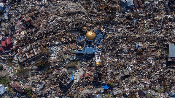 Çamura gömülen kiliseden 34 öğrencinin cesedi çıktı! Binlerce kişi göçük altında... - Resim: 1