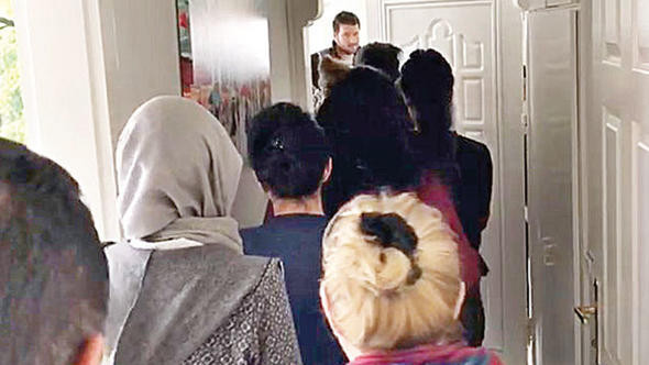 Kadınlarla tahrik edip cinsellik hapı satmışlar... - Resim: 2