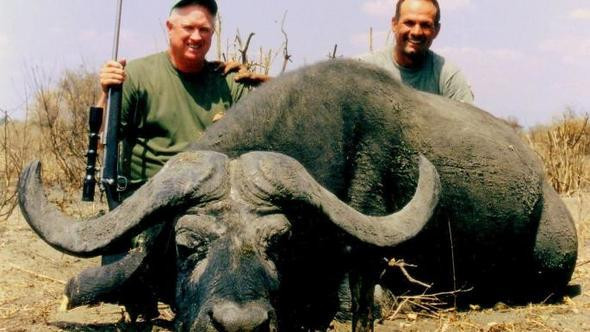 Öldürdüğü hayvanlarla poz veriyordu sonu kötü oldu - Resim: 4